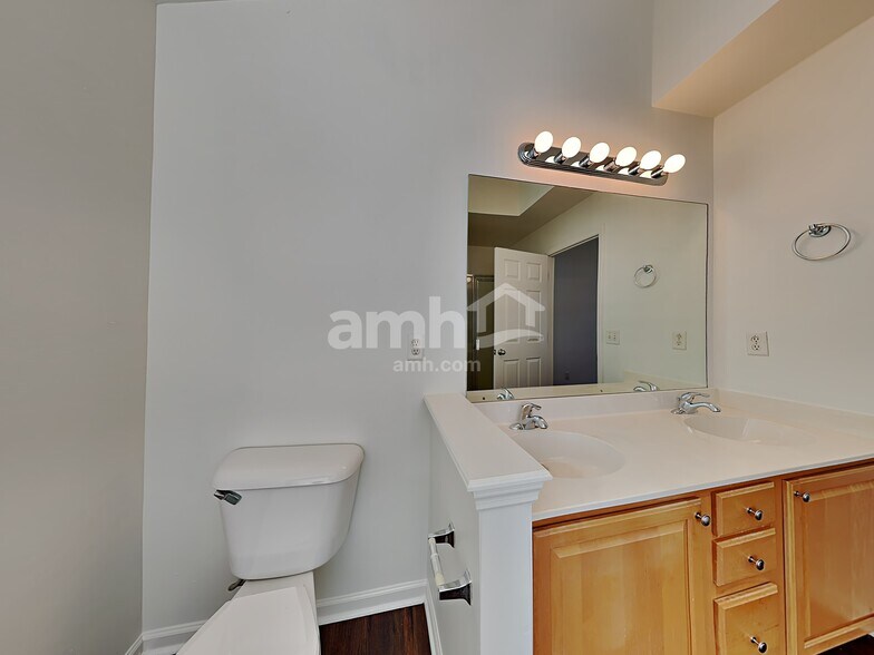 Building Photo - 105 Meadow Crest Ct