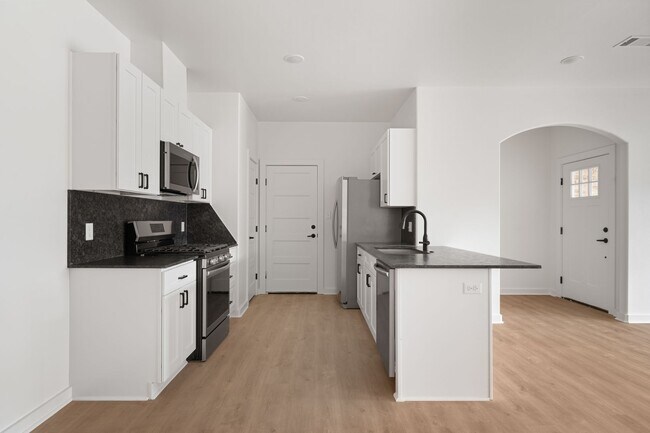 Building Photo - !Abbington Subdivision! $1000 MOVE IN SPECIAL