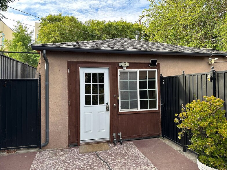 Front Entrance - 10809 Huston St