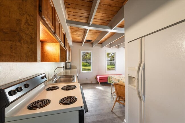 Building Photo - 705 Buttonwood St