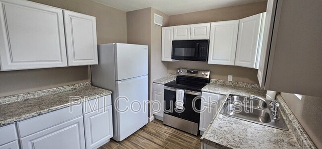 Building Photo - 638 Sharon Dr