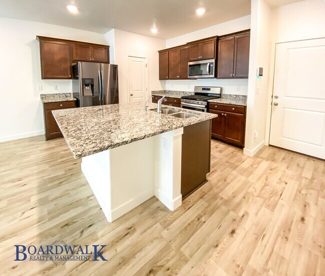 Building Photo - Beautiful 4 bedroom Townhome in West Valley!