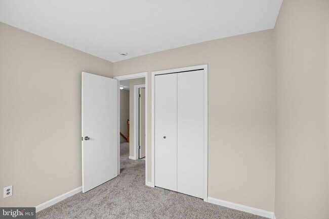 Building Photo - 502 Meadowmist Way