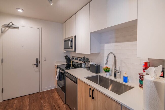 Building Photo - 700 N 4th St