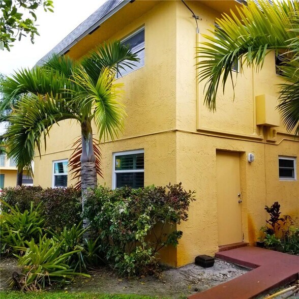 Building Photo - 4051 N Dixie Hwy