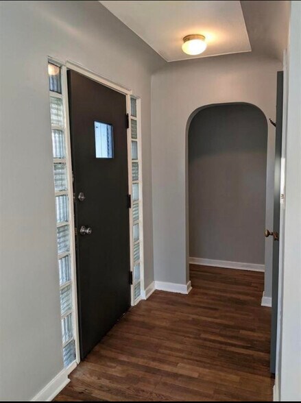 Front Door - 519 Fitzhugh St