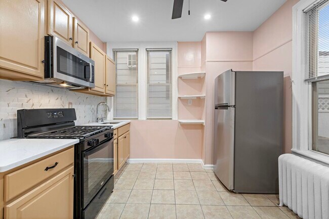 Building Photo - 197 Hutton St