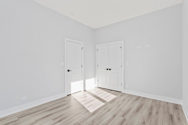 Building Photo - 6343 S Drexel Ave