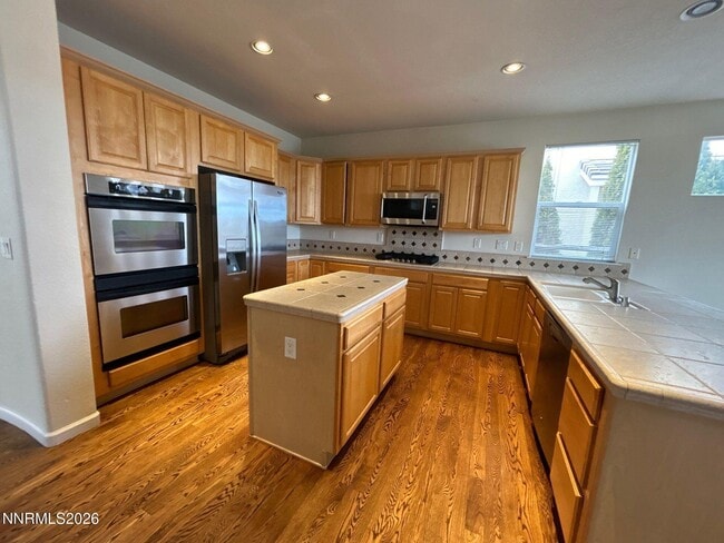 Building Photo - 3084 10 Mile Dr