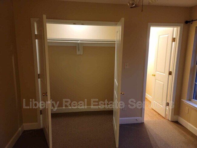 Building Photo - 1113 Kelly Dr