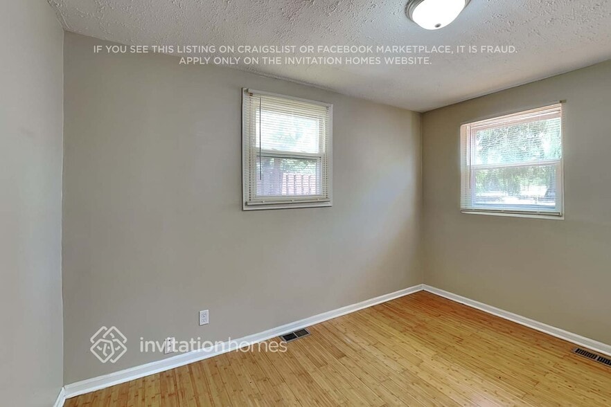 Building Photo - 321 S Yale Ave