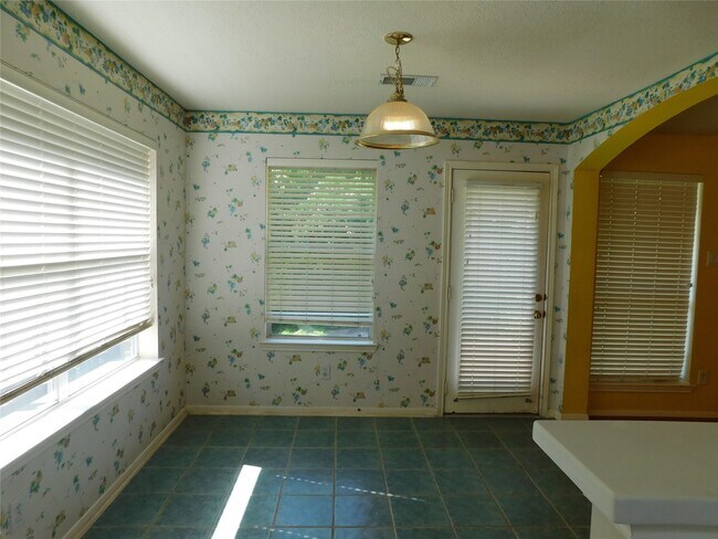 Building Photo - 3702 Heritage Colony Dr