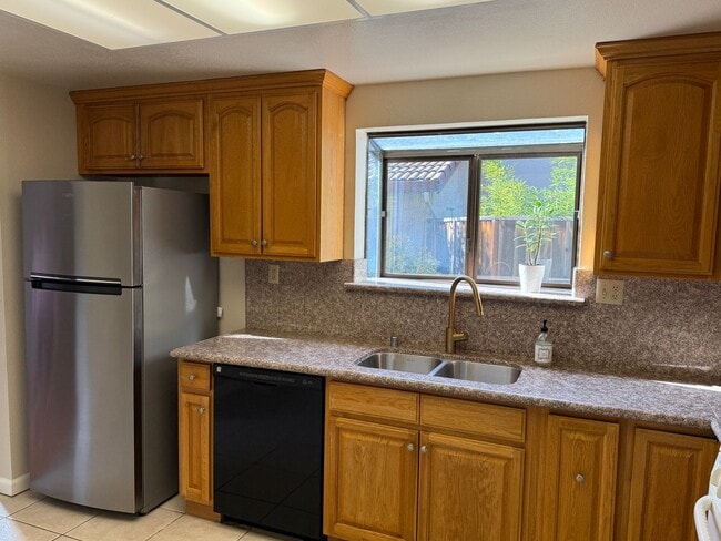 Building Photo - 4 Bedroom Almaden Home