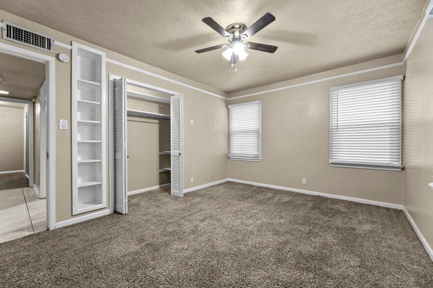 Building Photo - Charming 5BR Fort Worth home with big backyard & patio