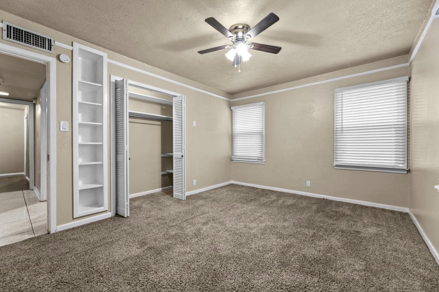 Building Photo - Charming Fort Worth Home with a Spacious B...