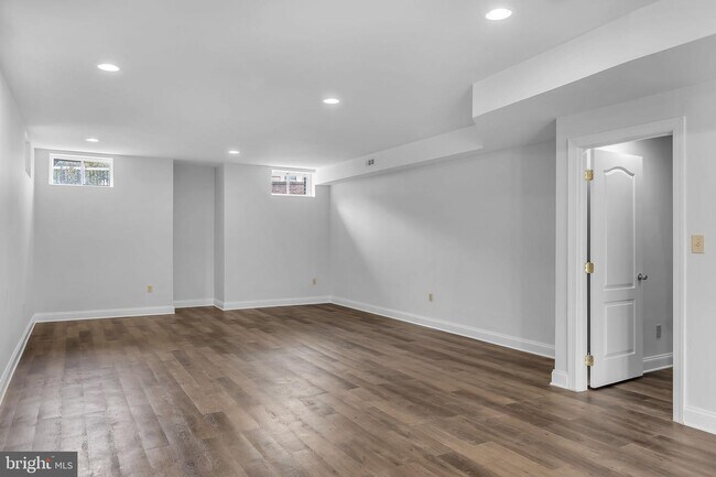 Building Photo - 22855 Oakgrove Rd