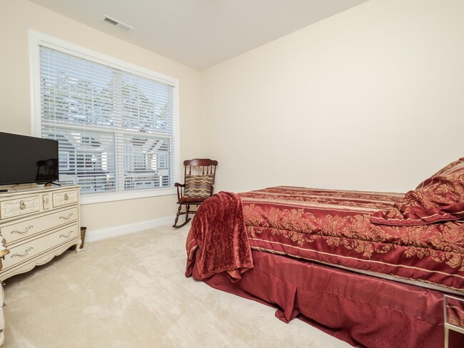 Building Photo - Gorgeous Luxury 3 Bedroom 2.5 Bath Townhom...