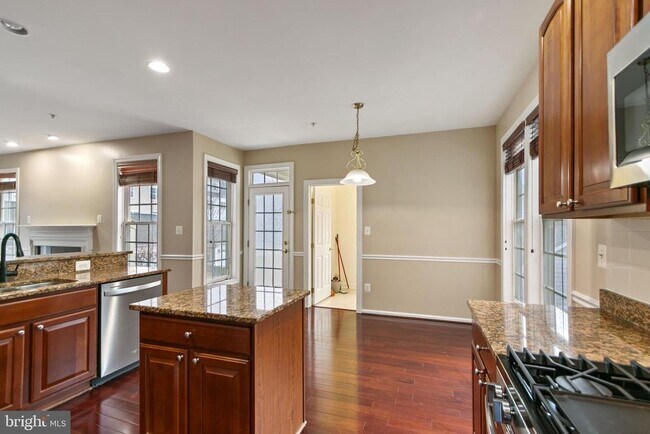 Building Photo - 23209 Robin Song Dr