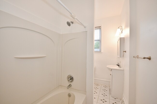 Building Photo - 121 S 16th St