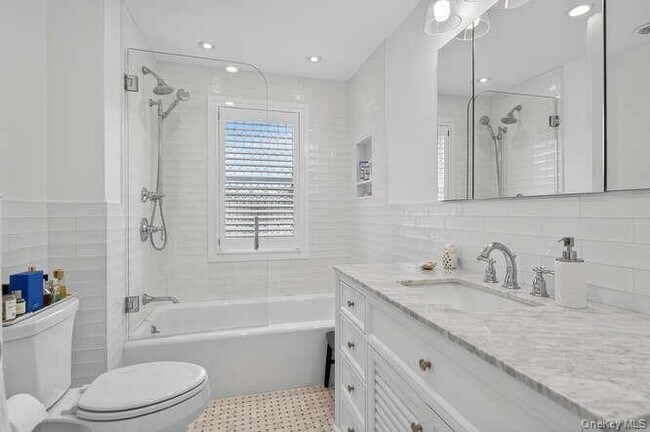 Building Photo - 25 Soundview Ave