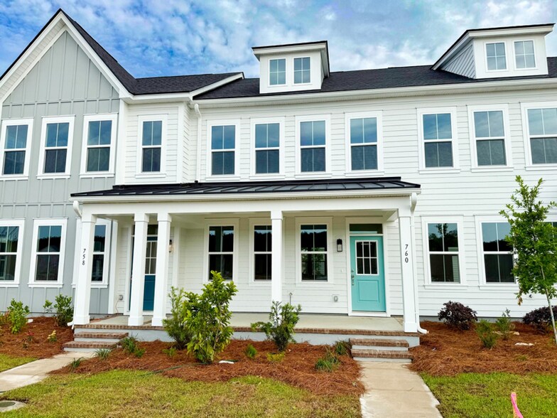 Primary Photo - 760 Blueway Ave