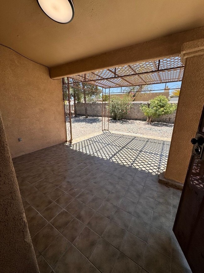 Building Photo - Welcome to your new home sweet home in the charming Los Colinas area!