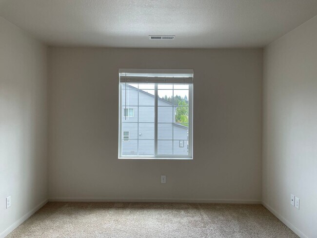 Building Photo - Spacious Vancouver Home in Cul-De-Sac With A Loft & Premium Deck!