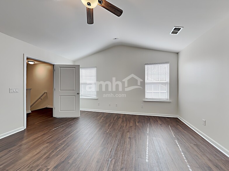 Building Photo - 37 Sand Live Oak Dr