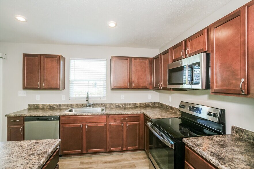 Building Photo - 107 Campus Ln