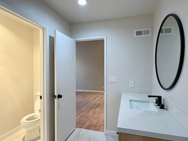 Building Photo - Spacious Three Bedroom in the Sunrise Pointe Community