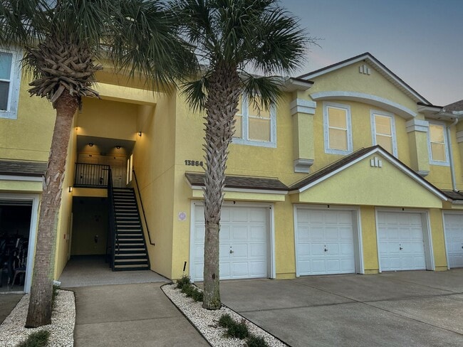 Building Photo - 2 Bed 2 Bath Condo in Gated Community with Balcony Views! Plenty of Amenities, Washer & Dryer and...