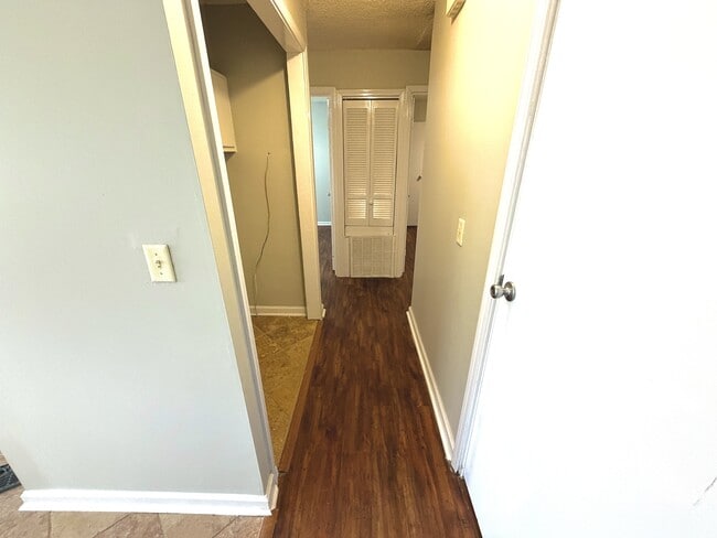 Building Photo - 124 Riverview Ct