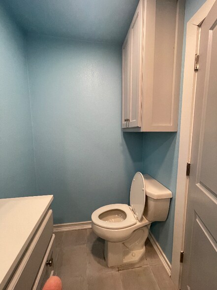 Building Photo - 2631 Canary Dr