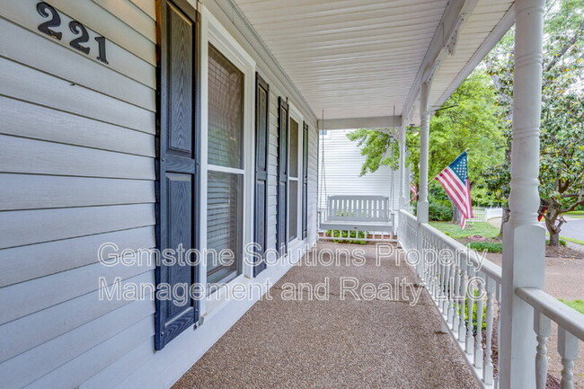 Building Photo - 221 Adams Ct