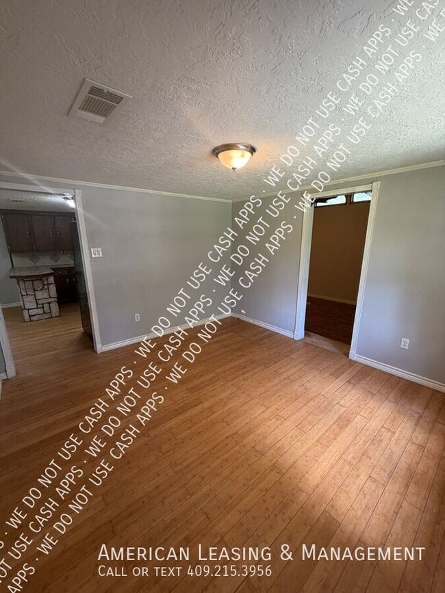 Building Photo - 10271 TX-103