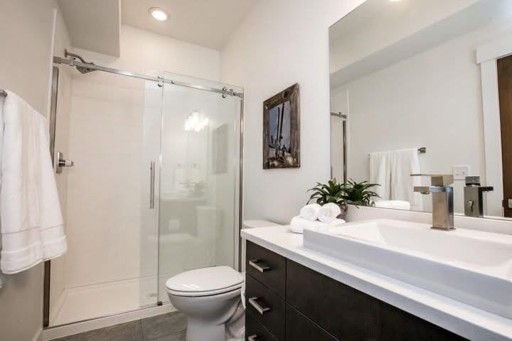Lower Bathroom - 128A Hawthorne Ct