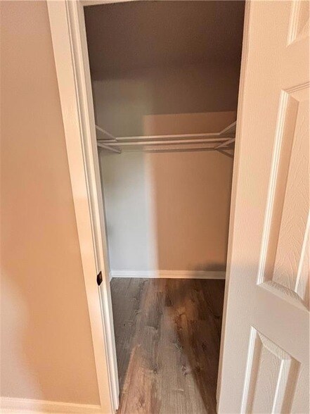 Building Photo - 4640 Fairfield St