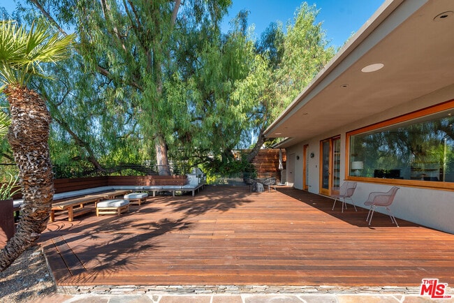 Building Photo - 4305 Clear Valley Dr