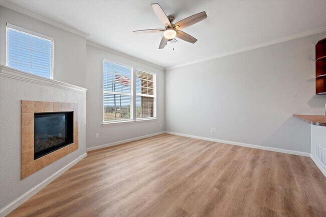 Building Photo - Comfortable Broomfield Townhome Close to Shopping & Trails