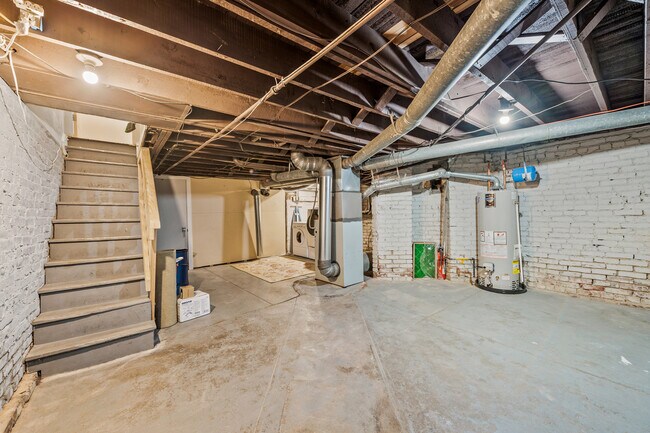 Building Photo - 1367 N Marion St
