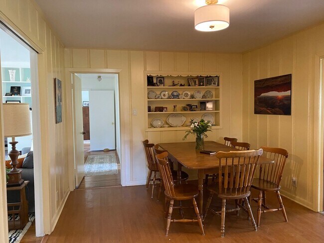 Building Photo - 1609 Pin Oak Dr