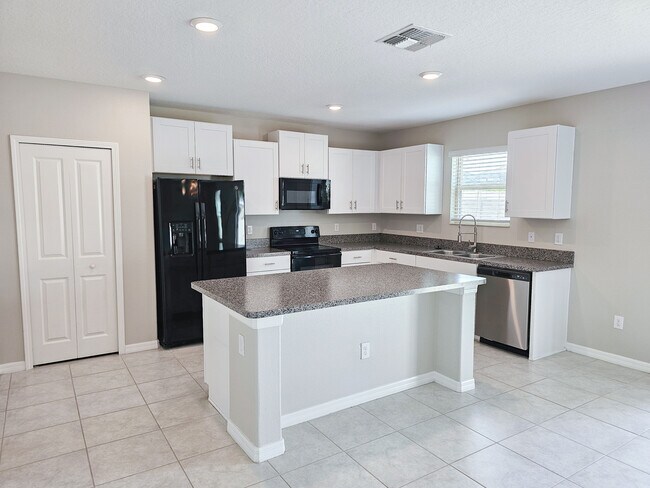 Building Photo - 10520 Strawberry Tetra Dr