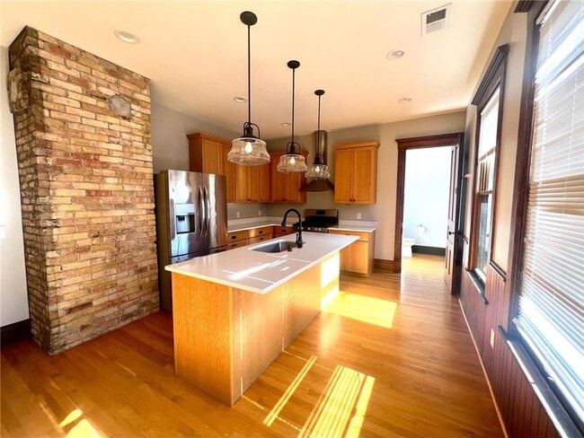 Primary Photo - 1609 Elliot Ave