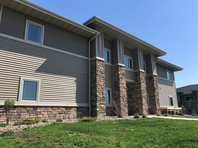 Building Photo - 2715 Bobcat Dr