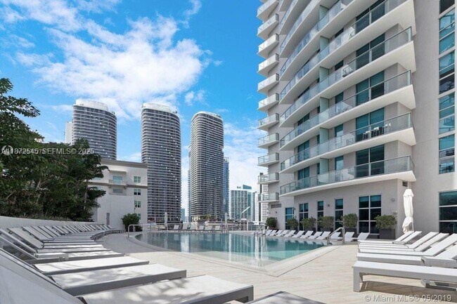 Building Photo - 1100 S Miami Ave