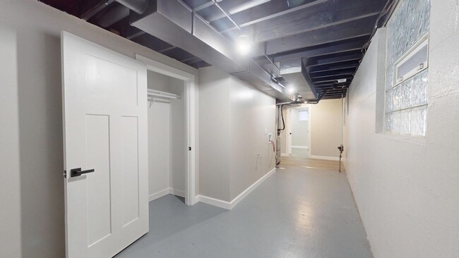 Building Photo - 1033 E 51st Pl