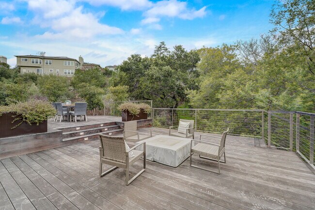Building Photo - 140 Emerald Estates Ct