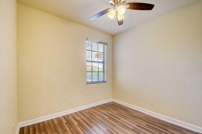 Building Photo - 10385 Wellington Parc Dr
