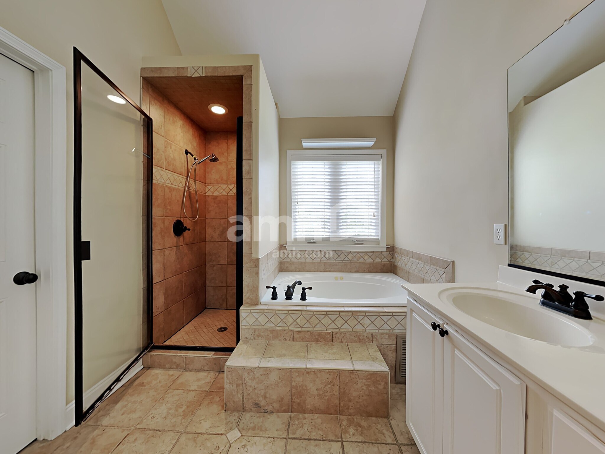 Building Photo - 483 Quick Silver Dr