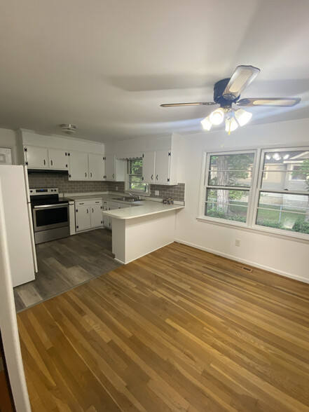 Building Photo - 298 Eastwood Dr